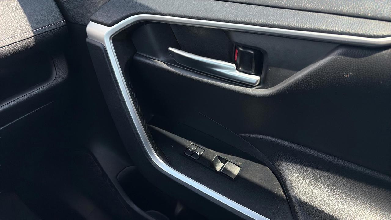 2025 Toyota RAV4 XLE AWD Photo
