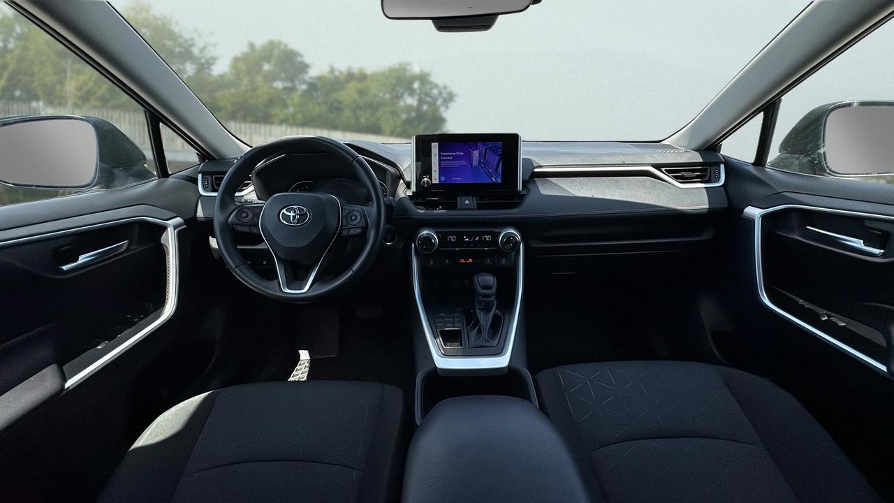 2025 Toyota RAV4 XLE AWD Photo