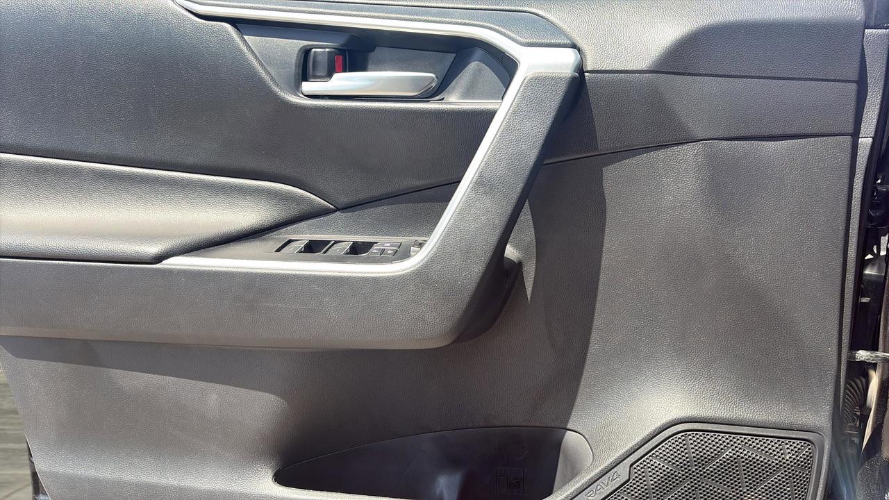 2025 Toyota RAV4 XLE AWD Photo
