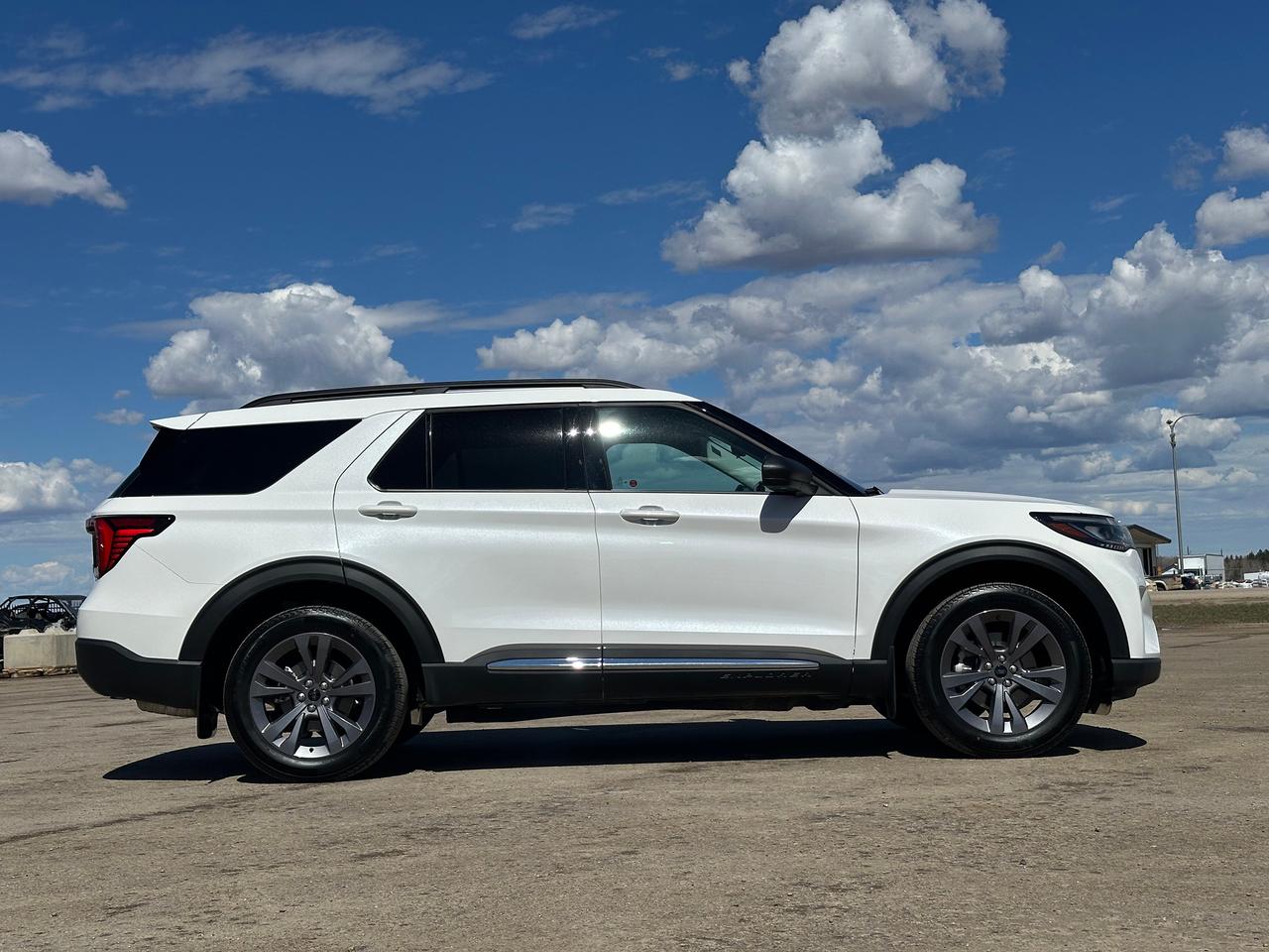 2025 Ford Explorer Active 4WD Photo3