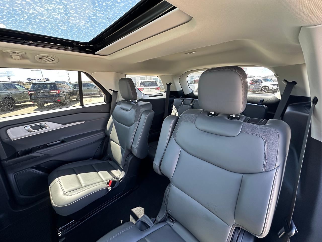 2025 Ford Explorer Active 4WD Photo
