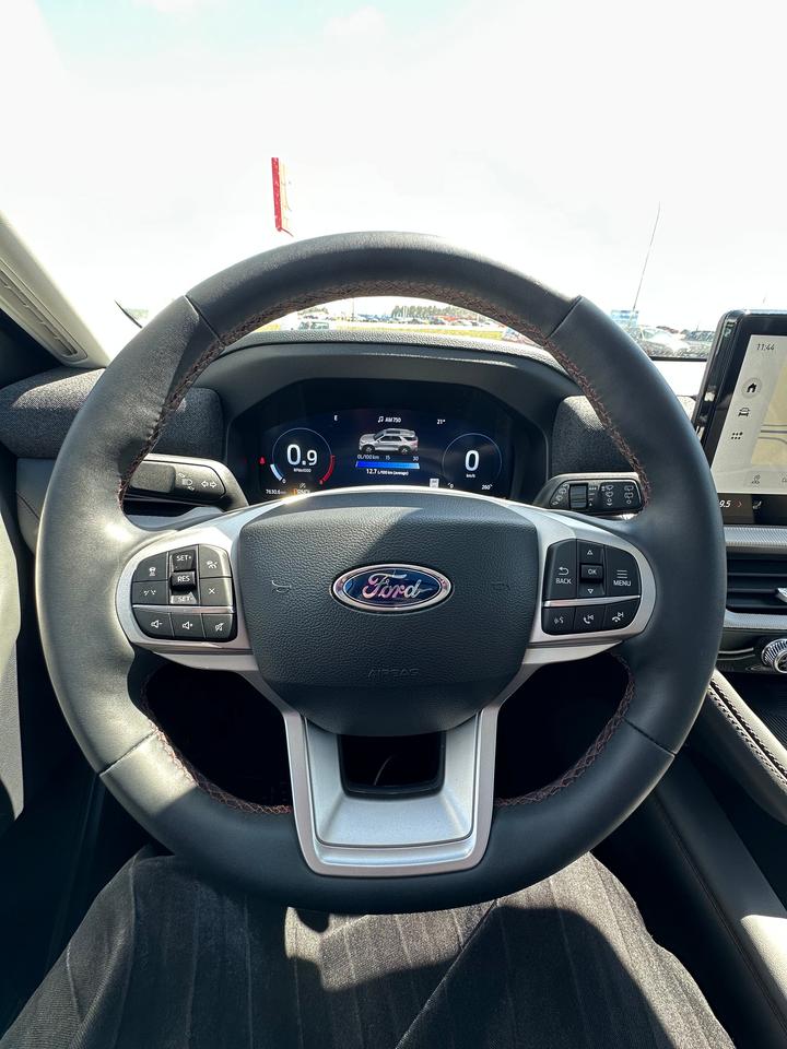 2025 Ford Explorer Active 4WD Photo