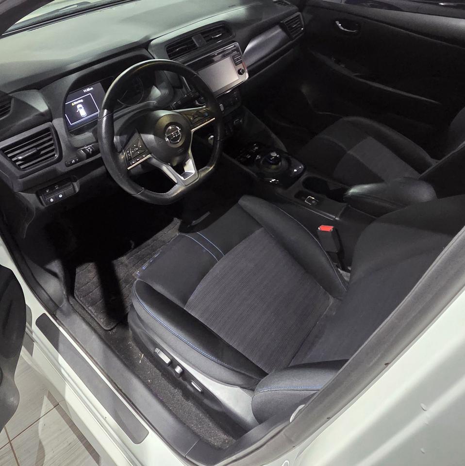 2018 Nissan Leaf SV Photo