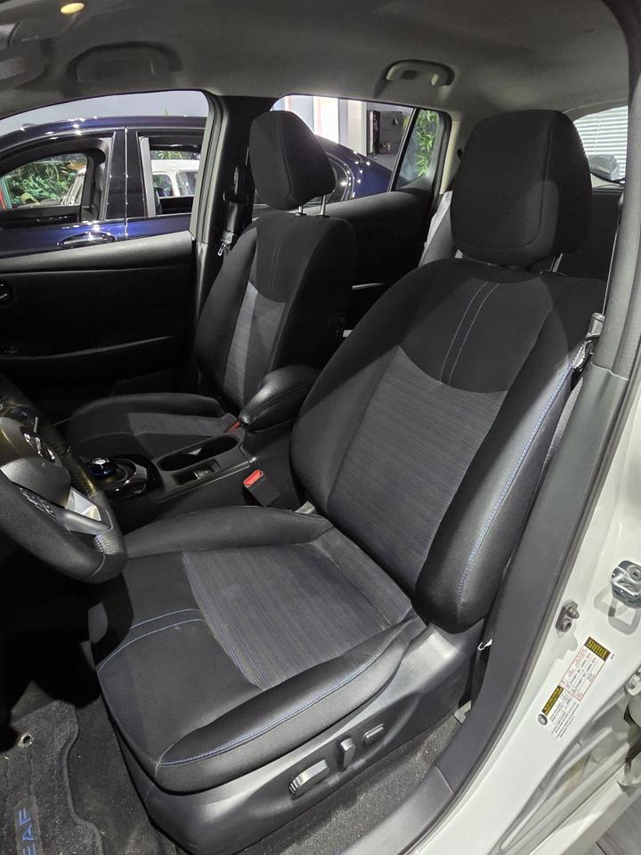 2018 Nissan Leaf SV Photo