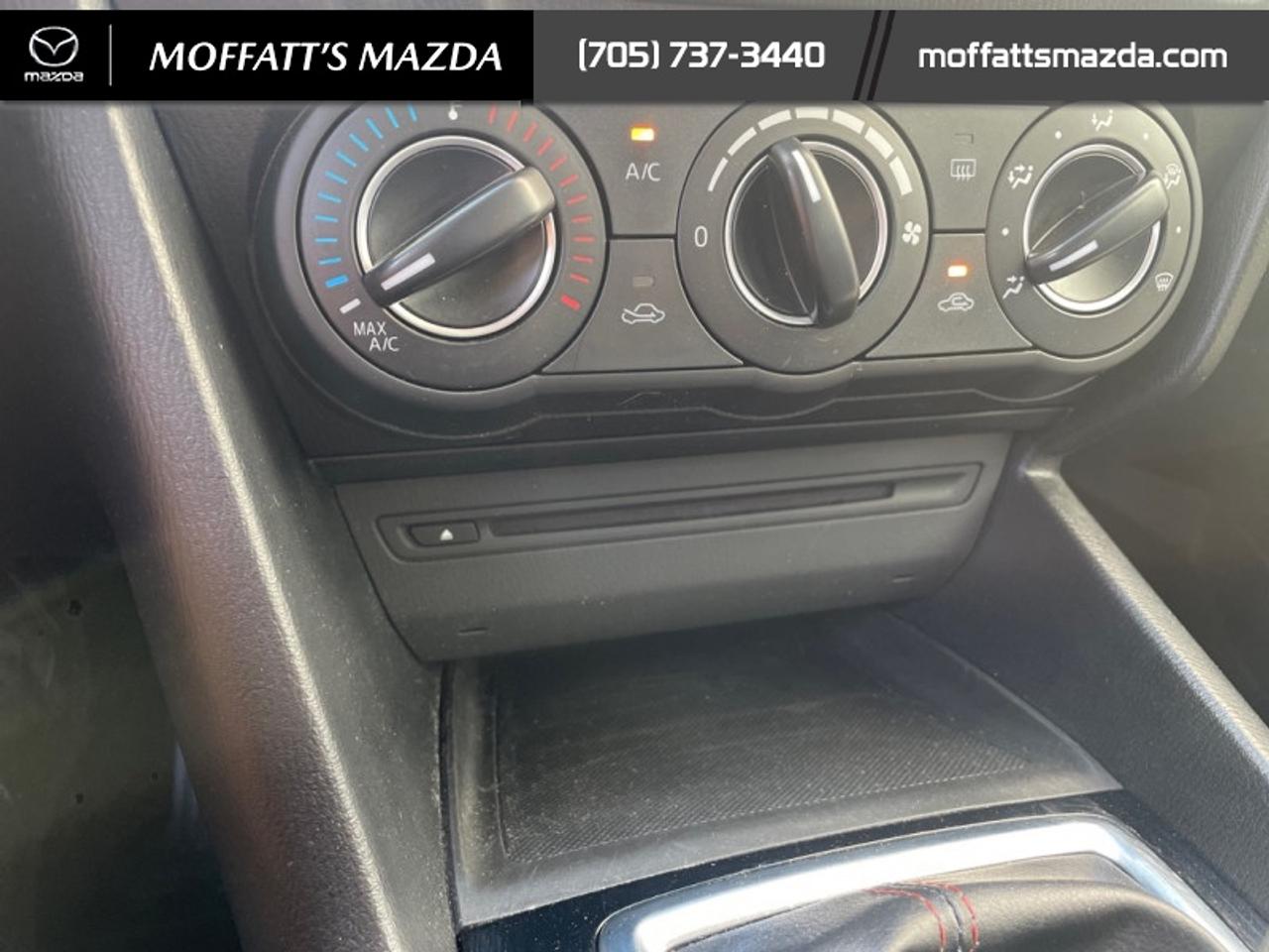 2015 Mazda MAZDA3 GS Photo