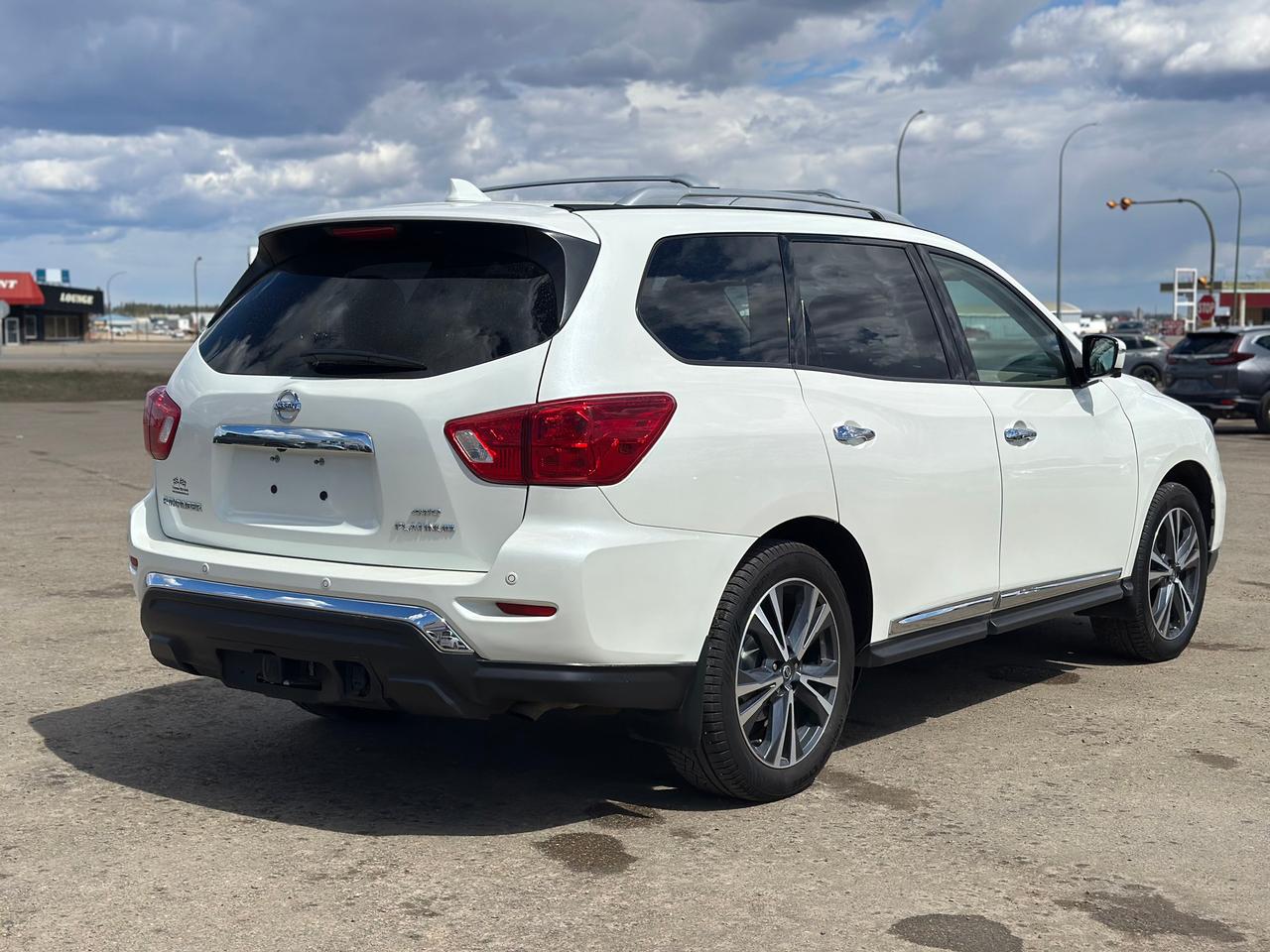 2020 Nissan Pathfinder Platinum Photo