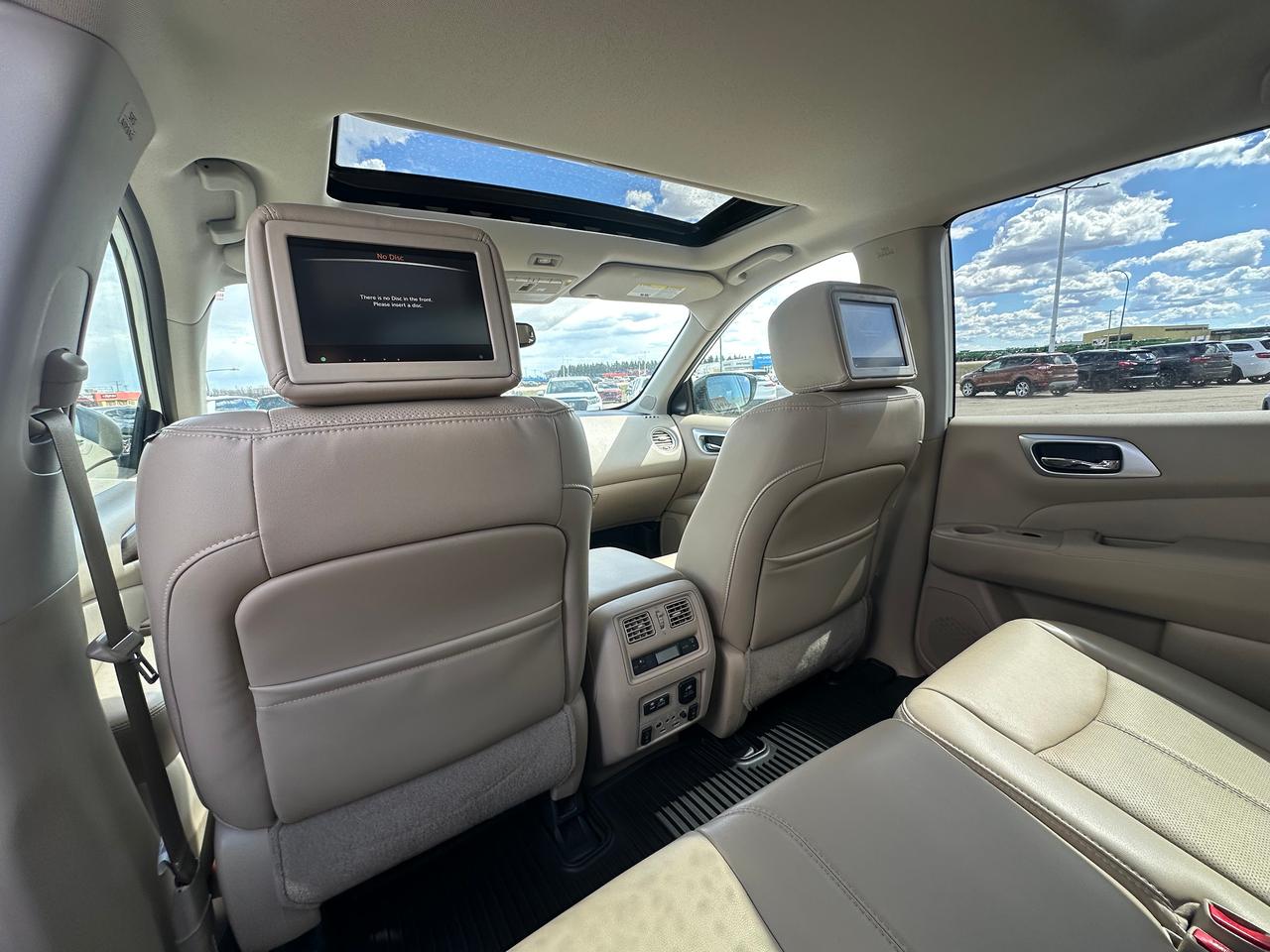 2020 Nissan Pathfinder Platinum Photo