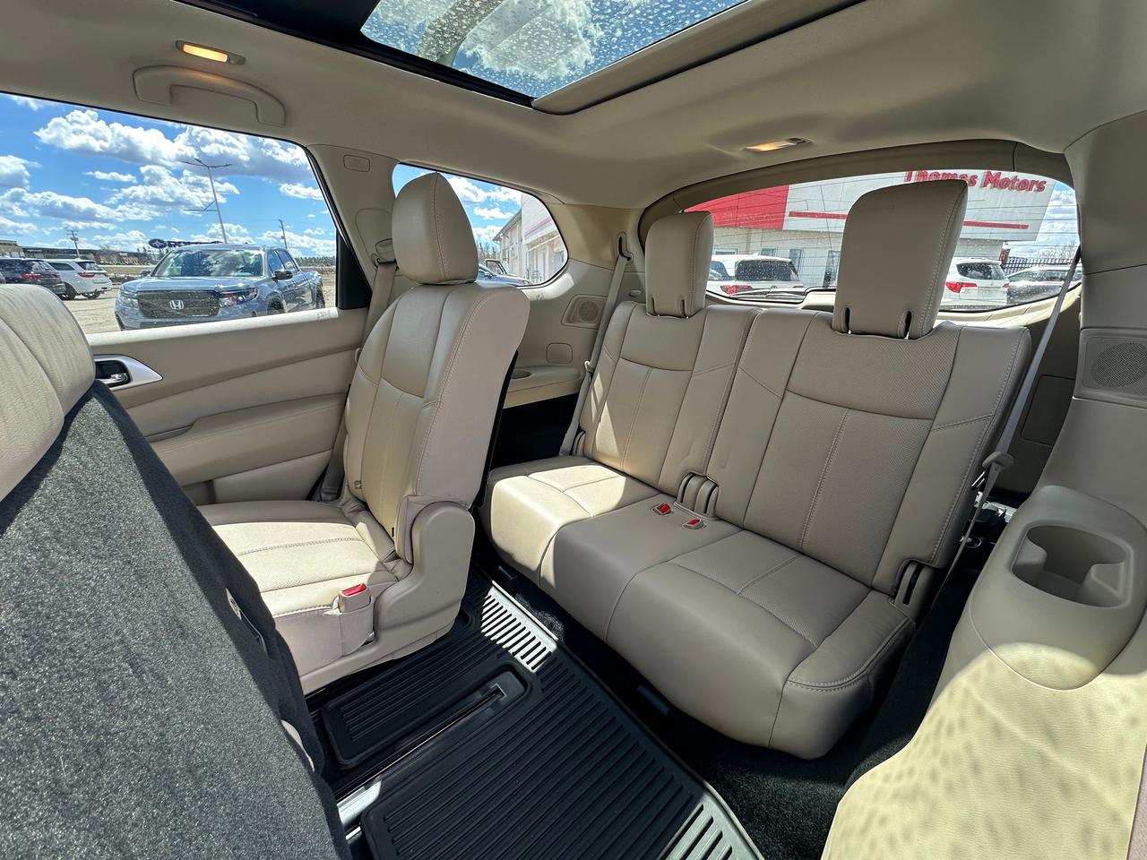 2020 Nissan Pathfinder Platinum Photo