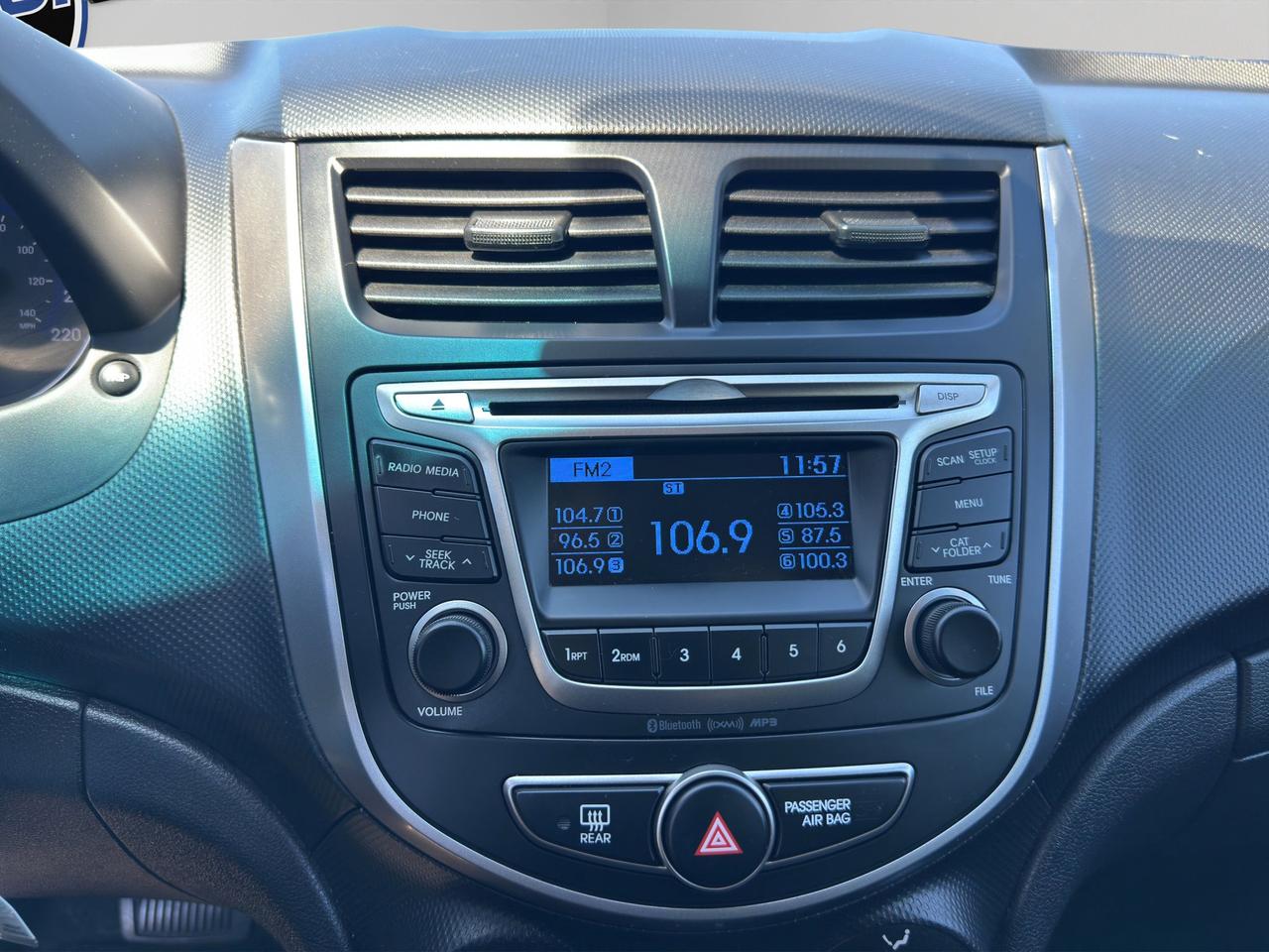 2015 Hyundai Accent GL | AC | CD | AUX Photo