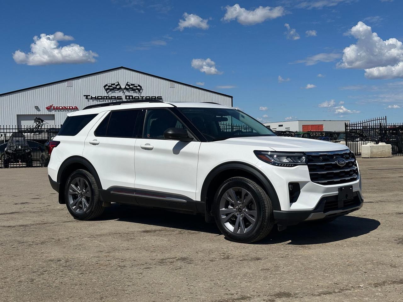 2025 Ford Explorer Active 4WD Photo2