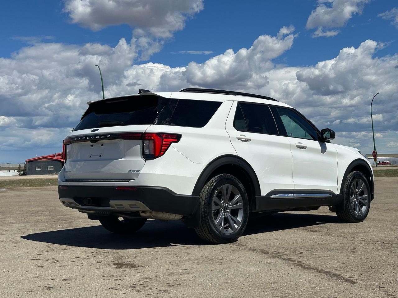 2025 Ford Explorer Active 4WD Photo4