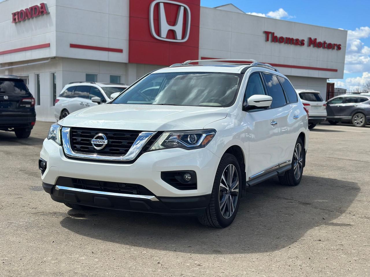 2020 Nissan Pathfinder Platinum Photo0