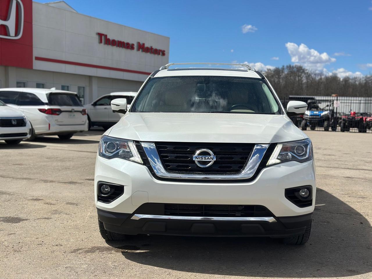 2020 Nissan Pathfinder Platinum Photo