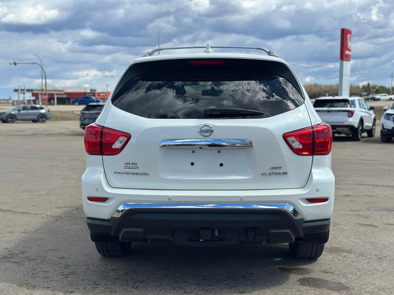 2020 Nissan Pathfinder Platinum Photo