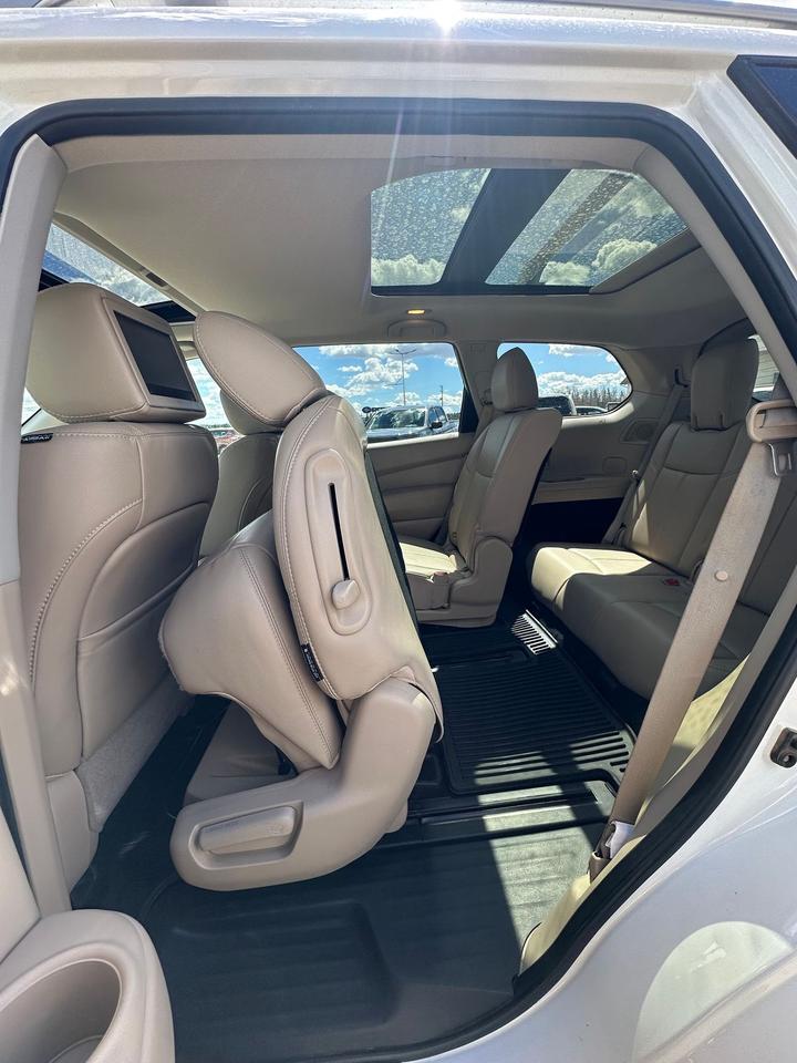 2020 Nissan Pathfinder Platinum Photo