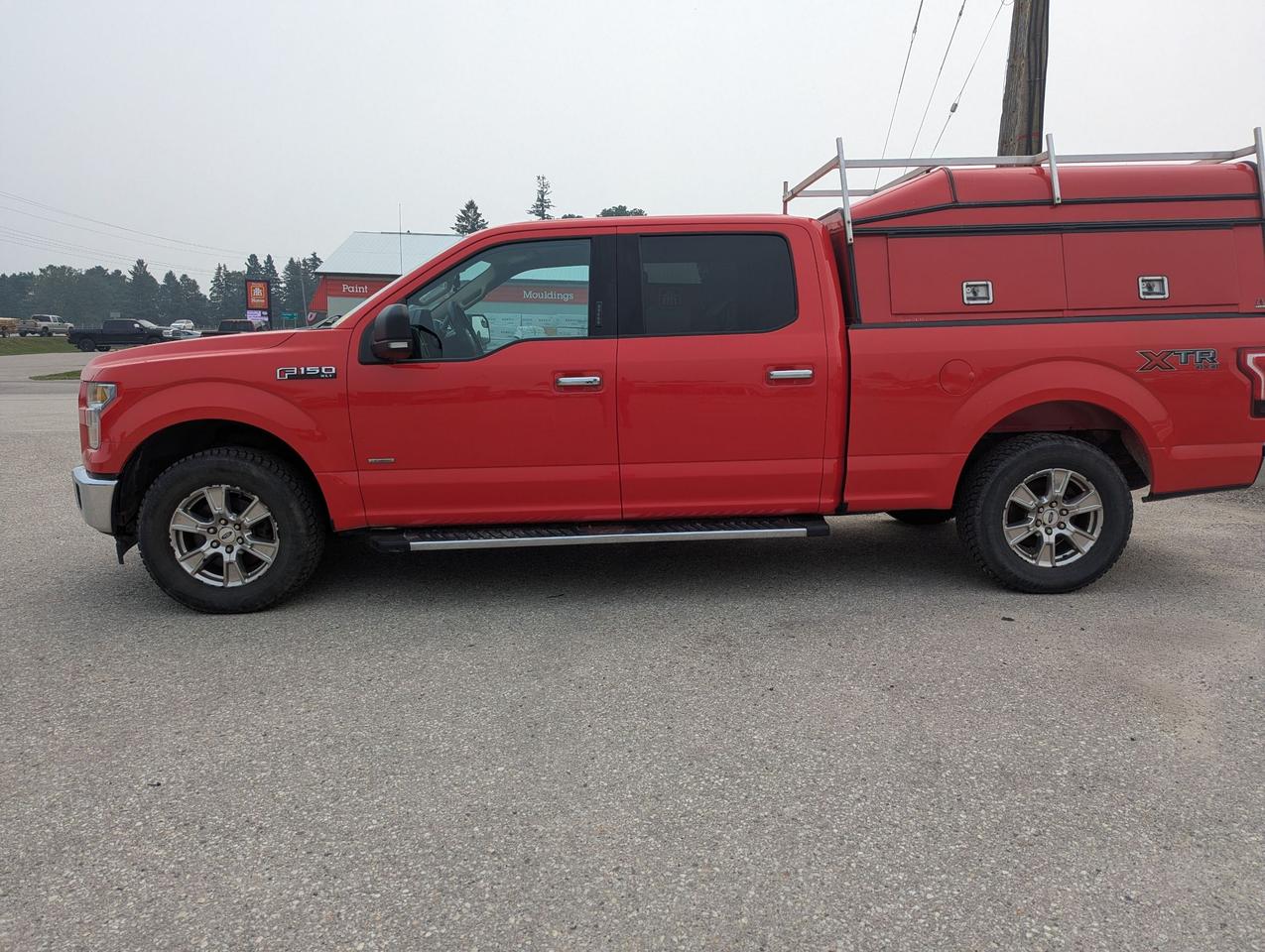 2017 Ford F-150 XLT 4WD SuperCrew 6.5' Box Photo2