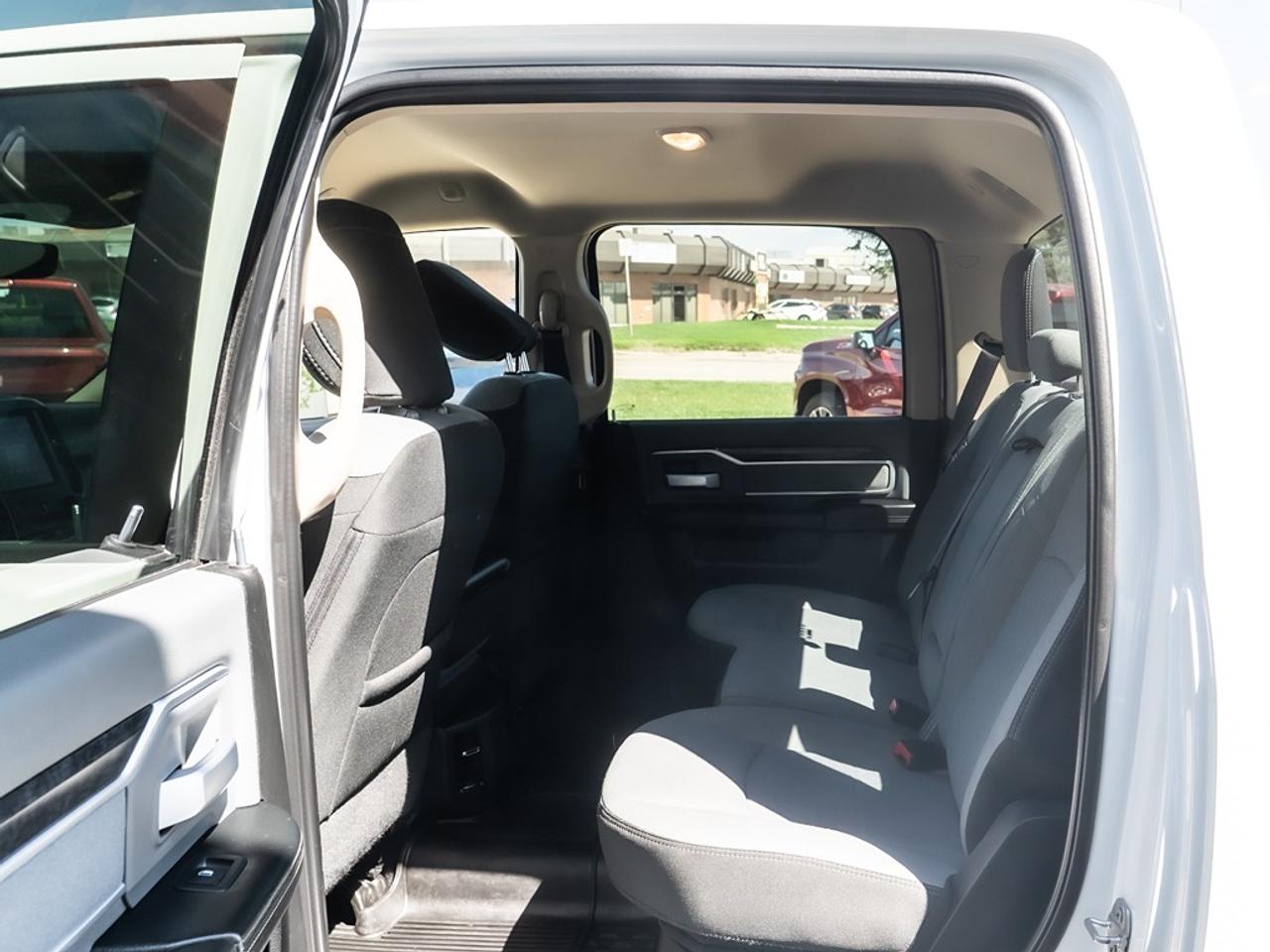 2020 RAM 2500 Big Horn 4x4 Crew Cab 6'4" Box Photo17