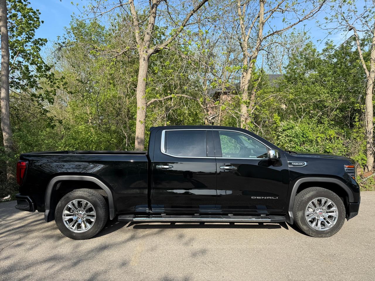 2022 GMC Sierra 1500 4WD Crew Cab 157" Denali Photo3