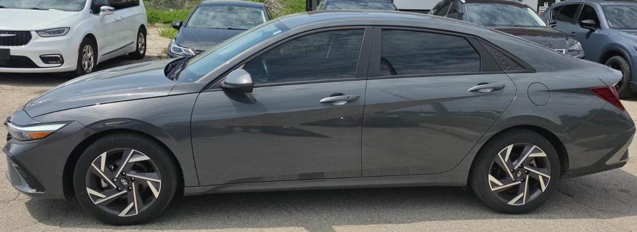 2025 Hyundai Elantra PREFERRED / NO ACCIDENTS / ONE OWNER / NAV / ROOF Photo