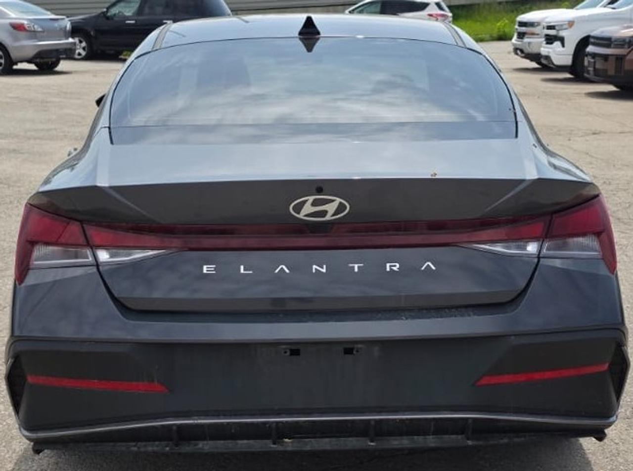 2025 Hyundai Elantra PREFERRED / NO ACCIDENTS / ONE OWNER / NAV / ROOF Photo