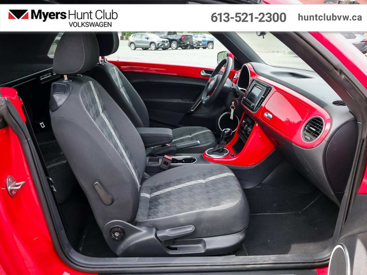 2018 Volkswagen Beetle CONVERTIBLE TRENDLINE Photo
