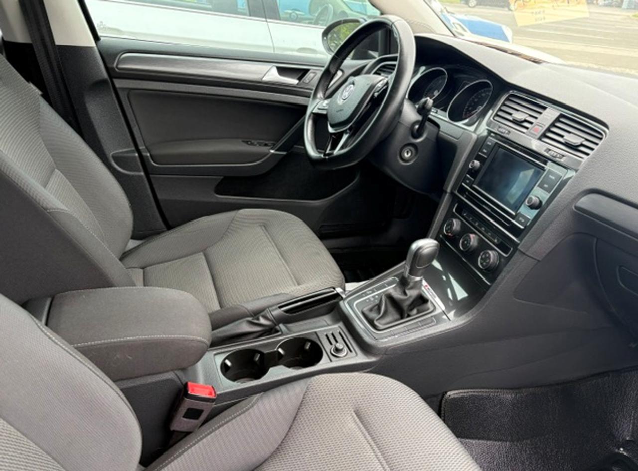 2018 Volkswagen Golf SportWagen Trendline Photo