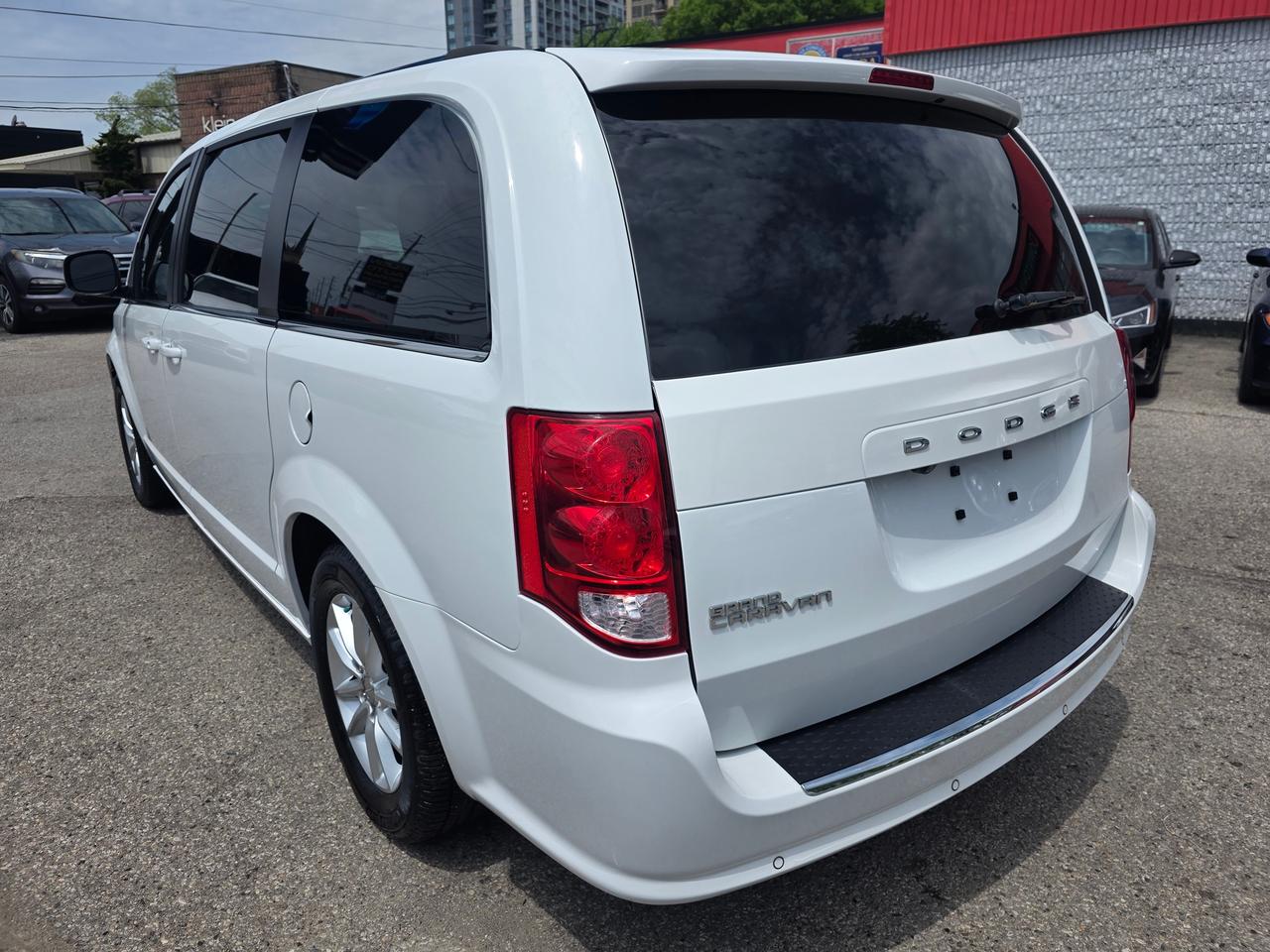 2018 Dodge Grand Caravan SXT Premium Plus Photo