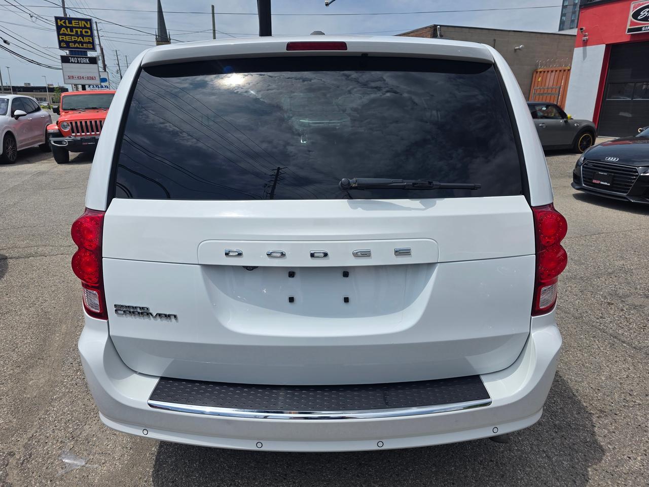 2018 Dodge Grand Caravan SXT Premium Plus Photo