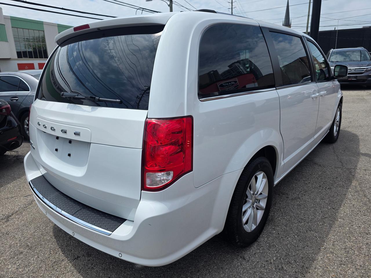 2018 Dodge Grand Caravan SXT Premium Plus Photo
