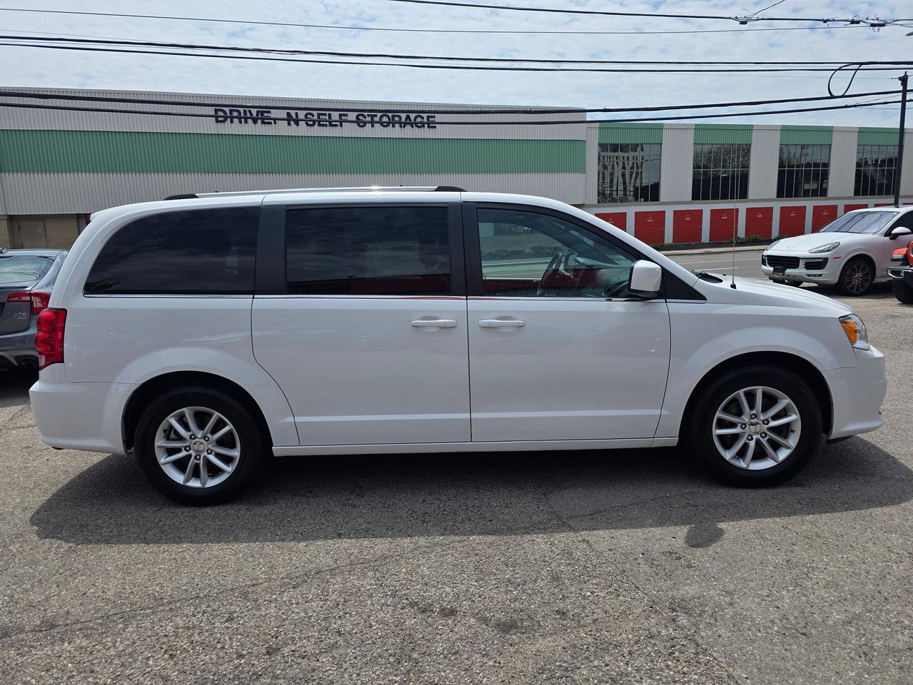 2018 Dodge Grand Caravan SXT Premium Plus Photo