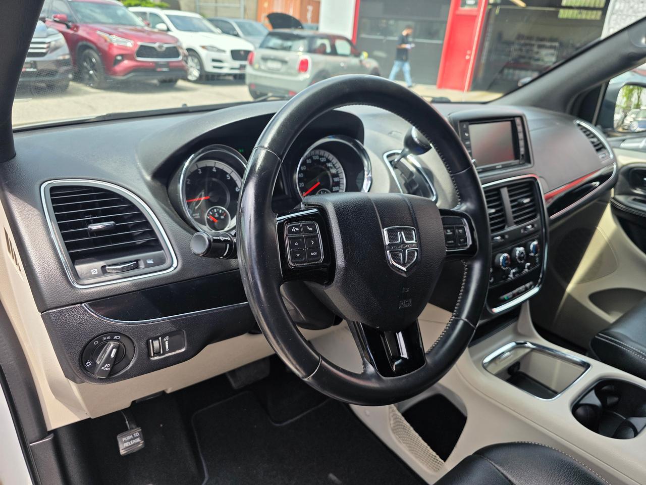 2018 Dodge Grand Caravan SXT Premium Plus Photo