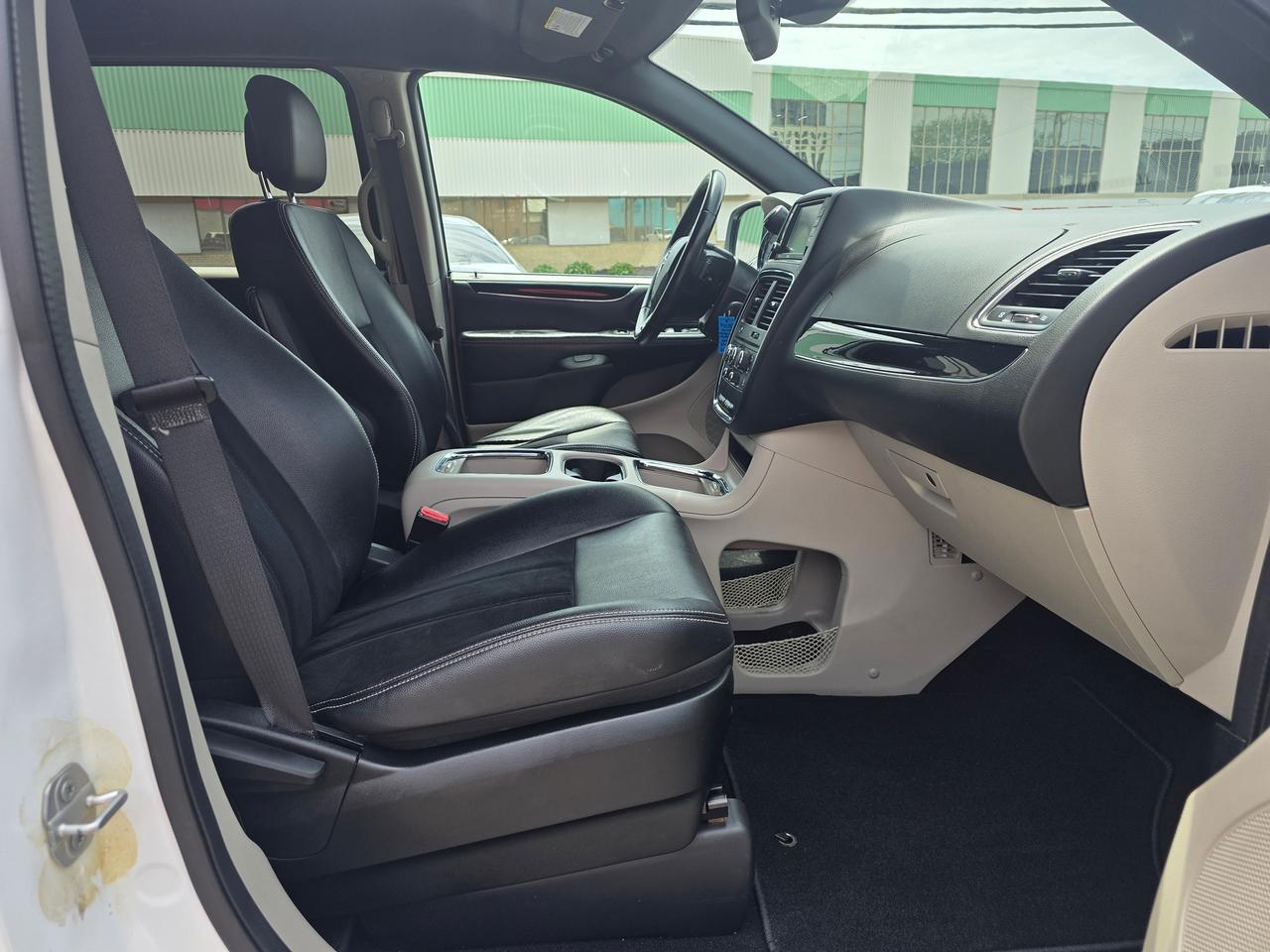 2018 Dodge Grand Caravan SXT Premium Plus Photo