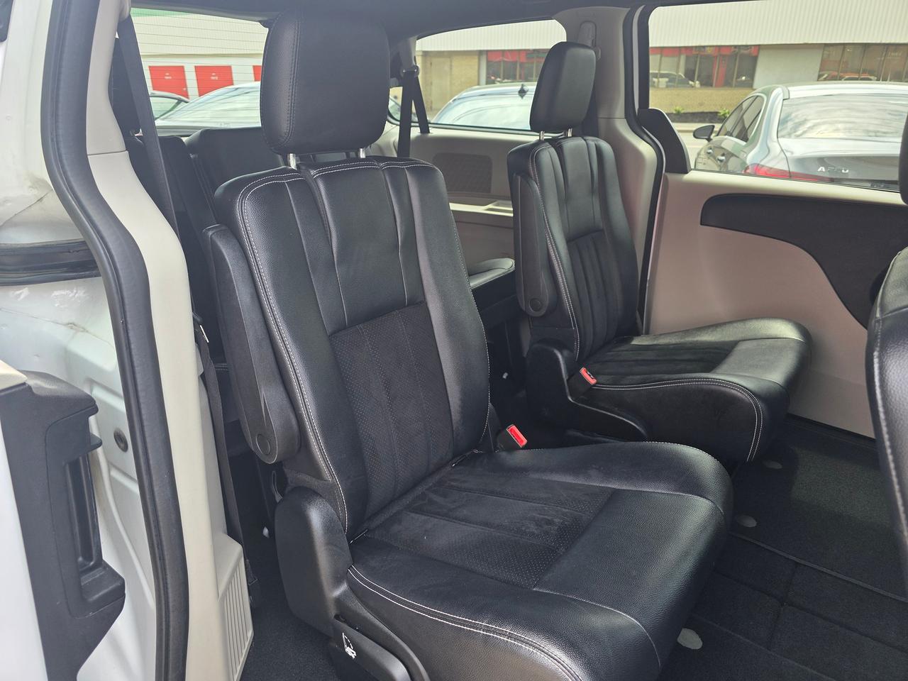 2018 Dodge Grand Caravan SXT Premium Plus Photo