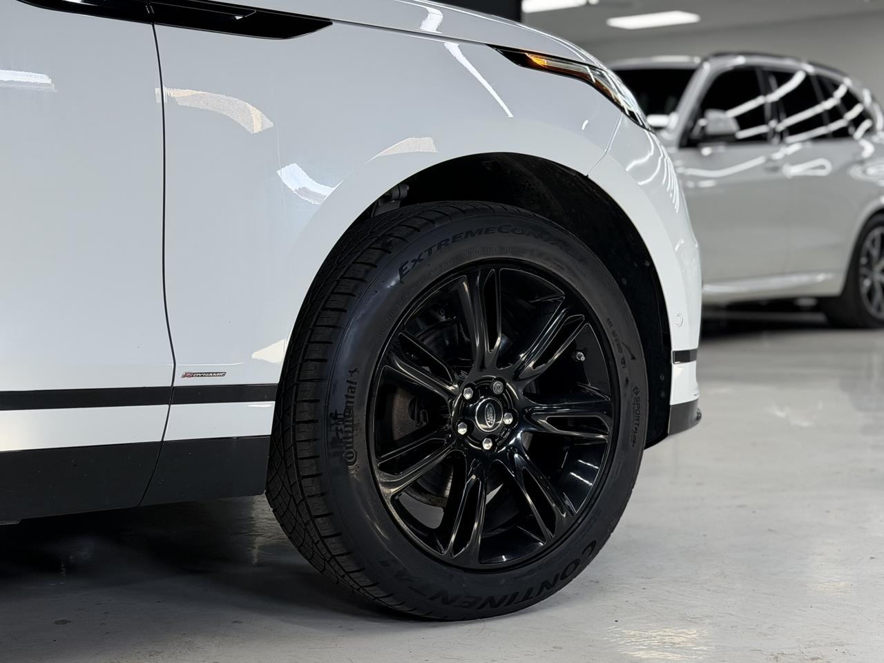 2018 Land Rover Range Rover Velar R-DYNAMIC|P180D|NAV|BACKUP|BSM|LDW|PANO|CARPLAY| Photo2