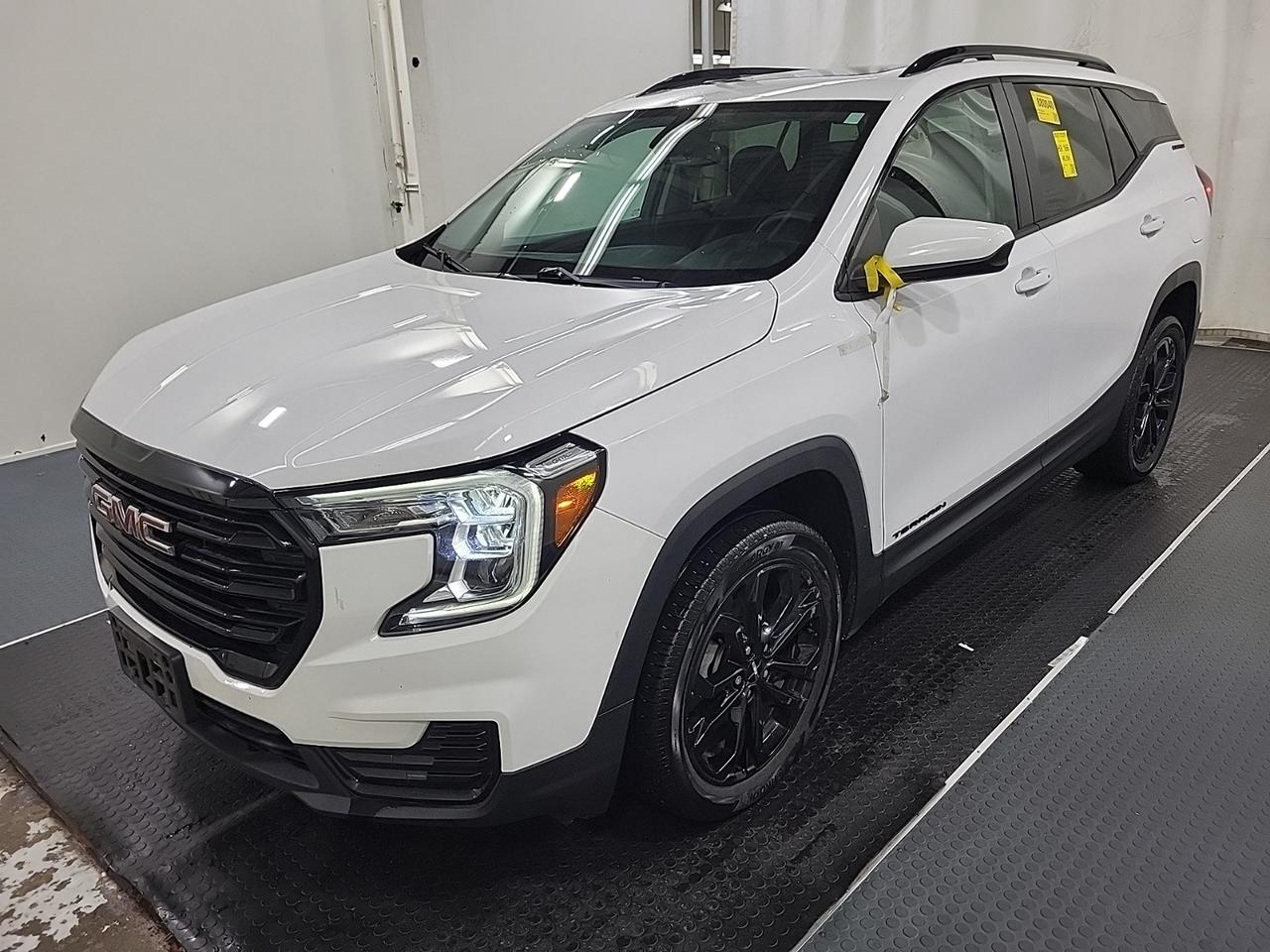 2022 GMC Terrain SLE AWD - ELEVATION PKG, PANO ROOF, HEATED SEATS! Photo