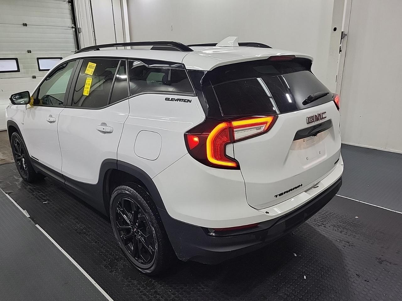 2022 GMC Terrain SLE AWD - ELEVATION PKG, PANO ROOF, HEATED SEATS! Photo3