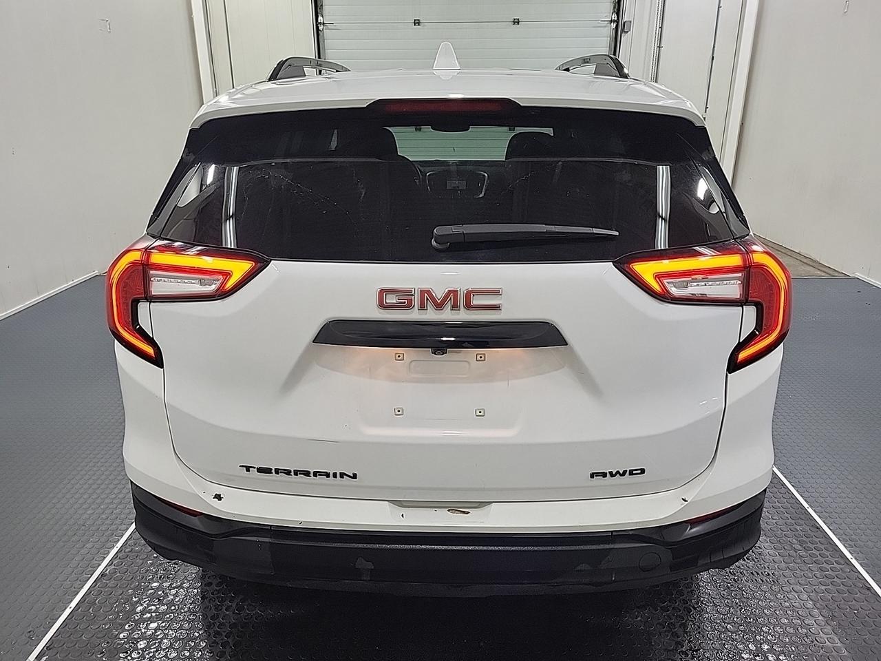 2022 GMC Terrain SLE AWD - ELEVATION PKG, PANO ROOF, HEATED SEATS! Photo