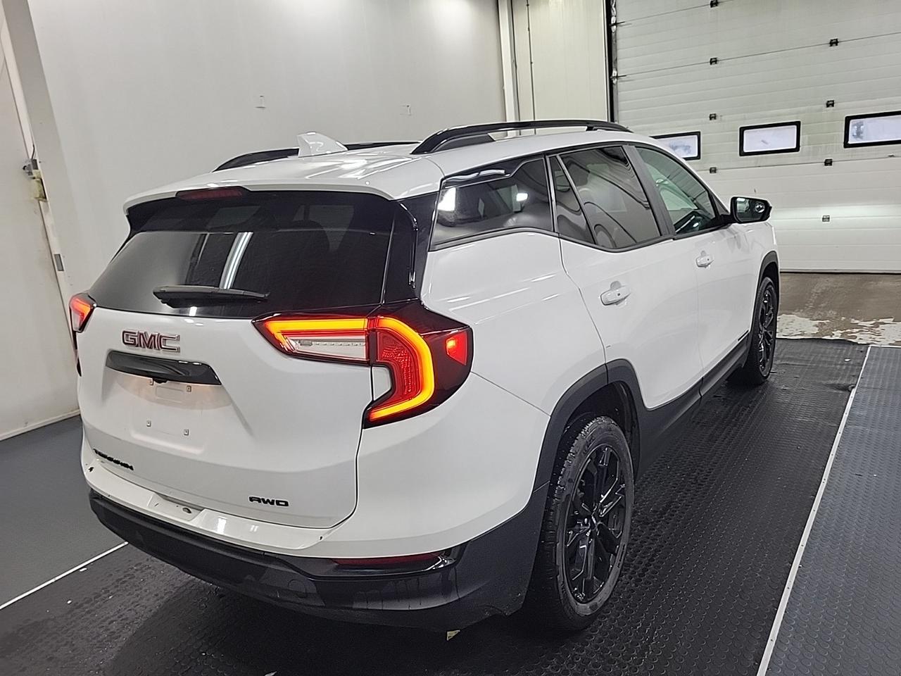 2022 GMC Terrain SLE AWD - ELEVATION PKG, PANO ROOF, HEATED SEATS! - Photo #8