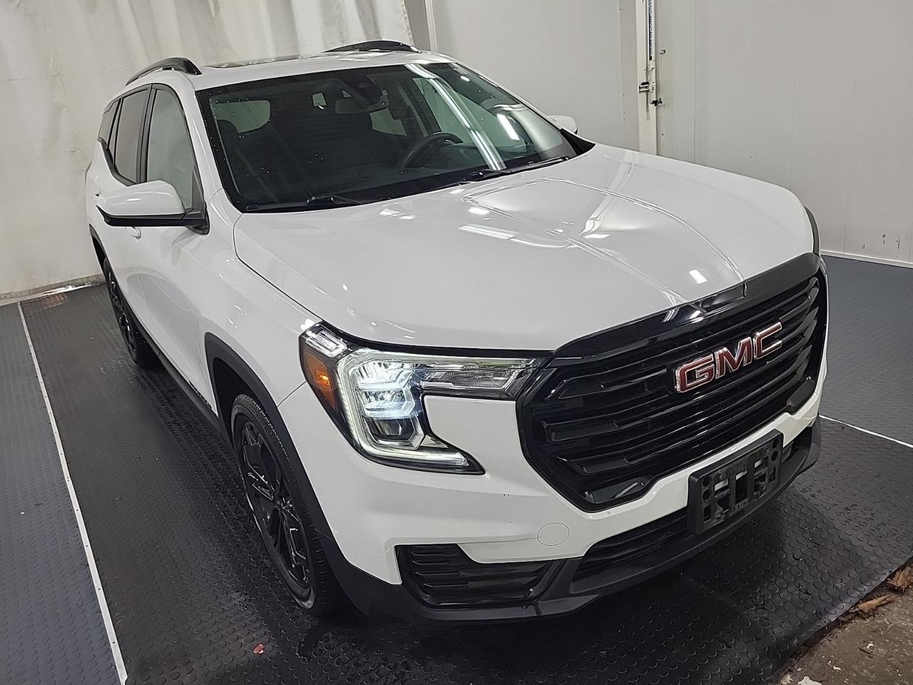 2022 GMC Terrain SLE AWD - ELEVATION PKG, PANO ROOF, HEATED SEATS! Photo