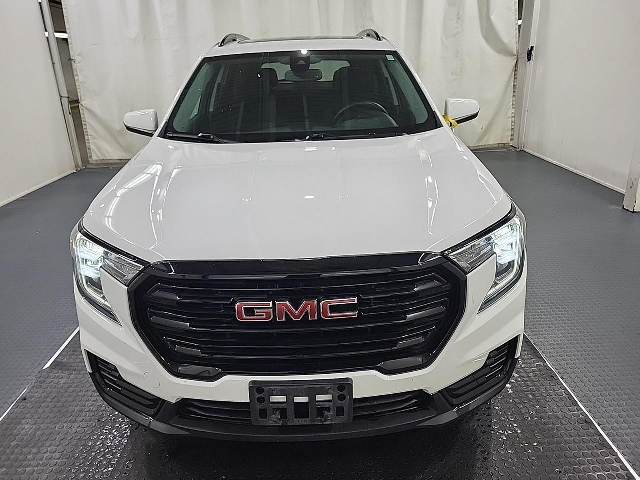 2022 GMC Terrain SLE AWD - ELEVATION PKG, PANO ROOF, HEATED SEATS! Photo