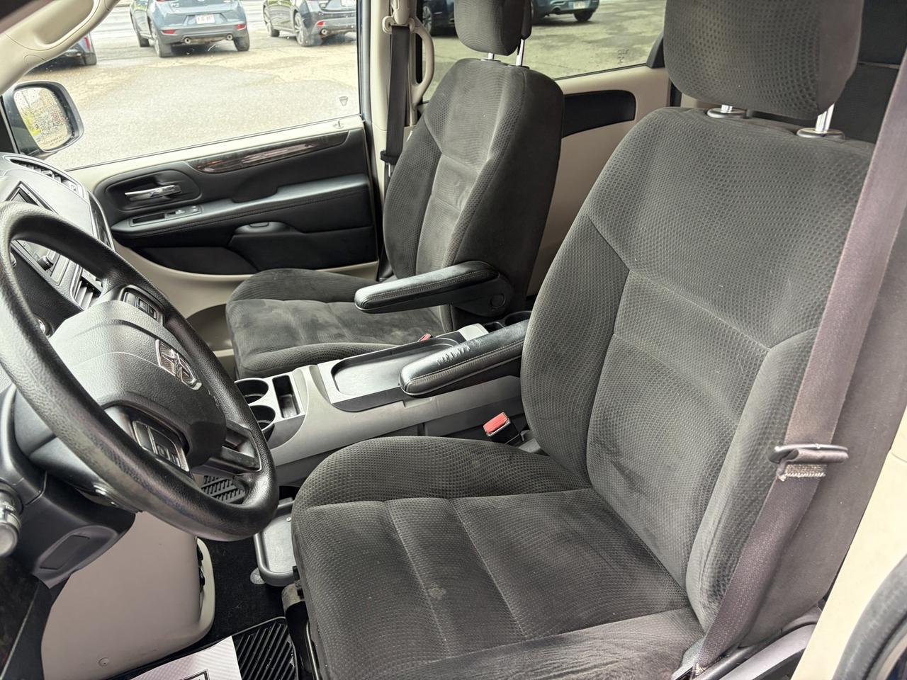 2016 Dodge Grand Caravan SE - Photo #6