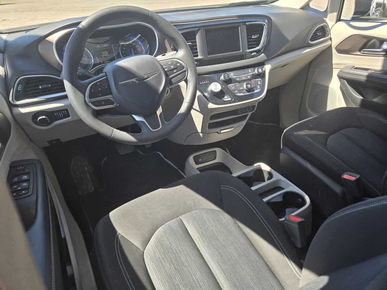 2024 Chrysler Grand Caravan SXT Photo