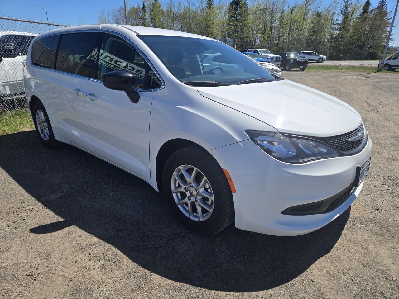 2024 Chrysler Grand Caravan SXT Photo2