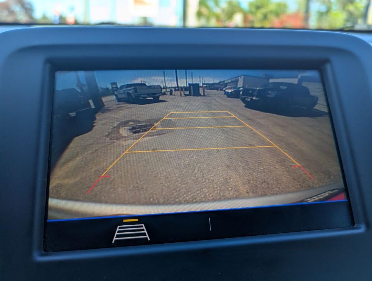 2021 Chevrolet Equinox LS WITH APPLE CARPLAY!! Photo