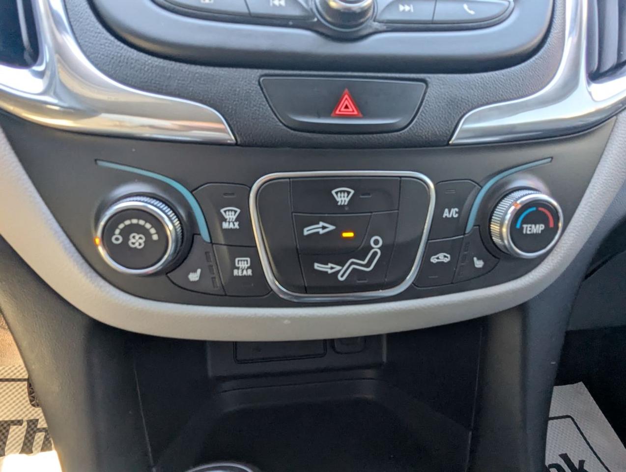 2021 Chevrolet Equinox LS WITH APPLE CARPLAY!! Photo