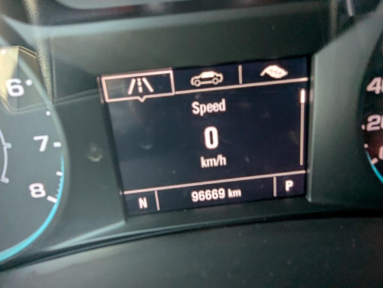 2021 Chevrolet Equinox LS WITH APPLE CARPLAY!! Photo