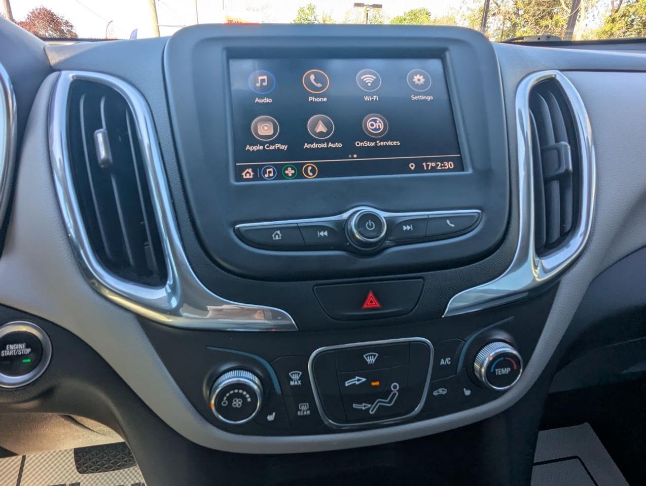 2021 Chevrolet Equinox LS WITH APPLE CARPLAY!! Photo