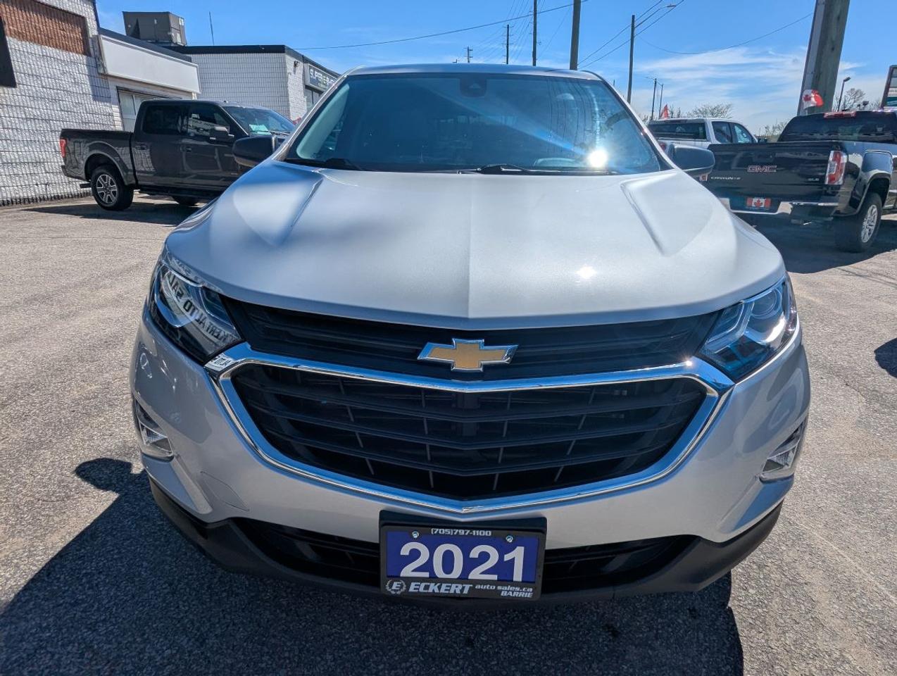 2021 Chevrolet Equinox LS WITH APPLE CARPLAY!! Photo2