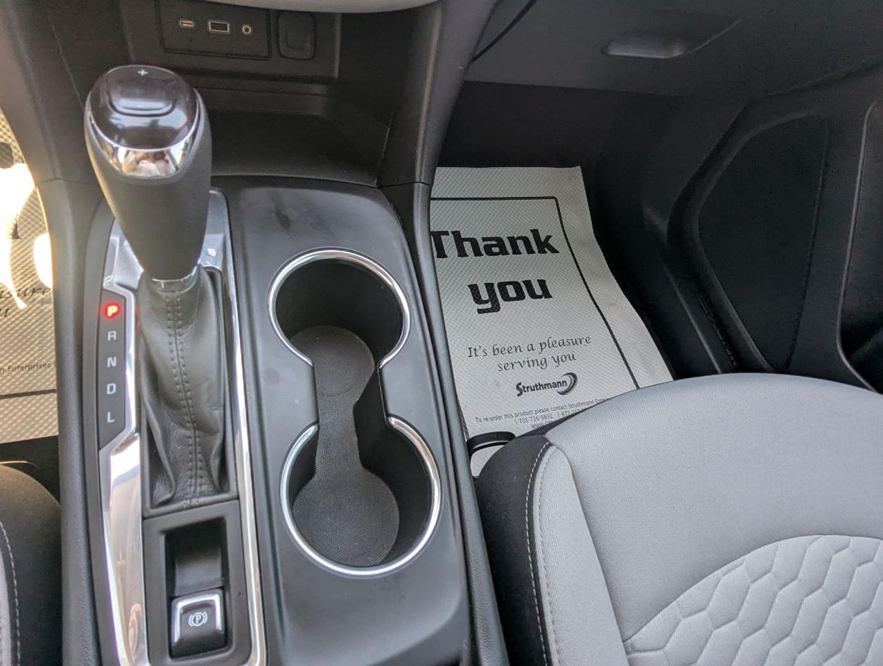 2021 Chevrolet Equinox LS WITH APPLE CARPLAY!! Photo