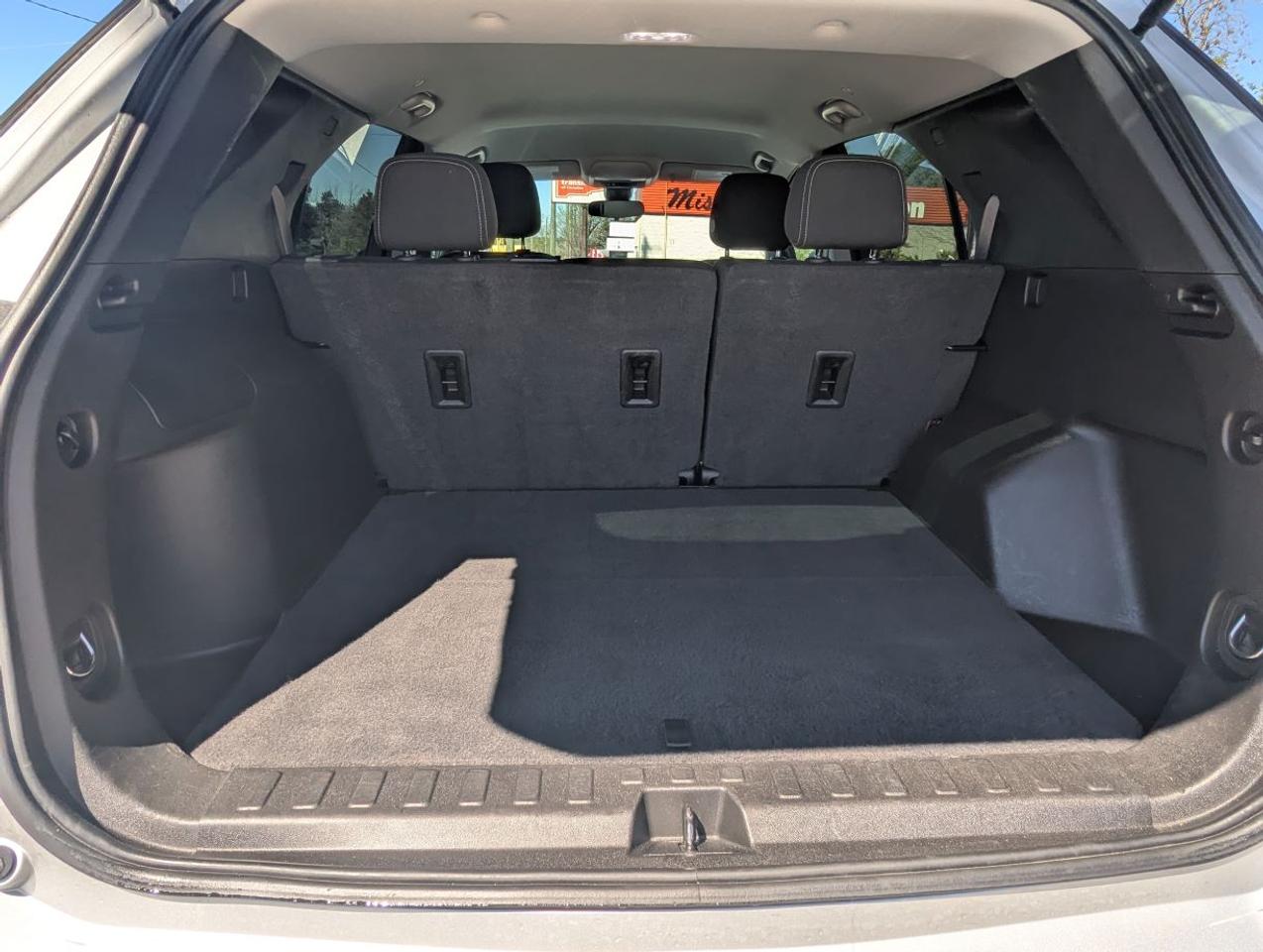 2021 Chevrolet Equinox LS WITH APPLE CARPLAY!! Photo